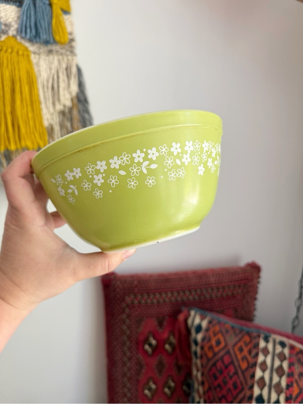 Vintage Pyrex Spring Blossom Green 2 Crazy Daisy 402 1.5 Quart Mixing Bowl Retro
